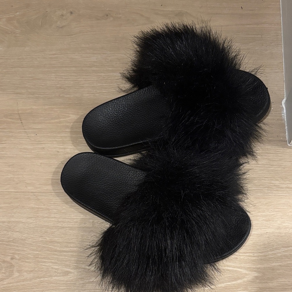 Elegant Black Faux Fur Slippers
